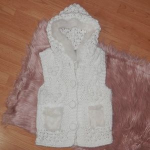 FOND Beautiful White Loose Knot Fur Accent Sweater